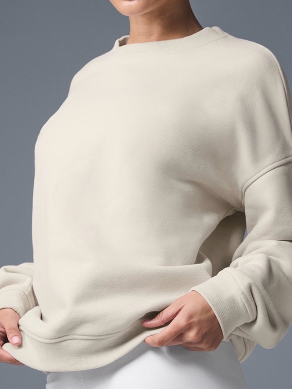 Alo Renown Heavy Weight Crew Neck Pullover
- Bone
